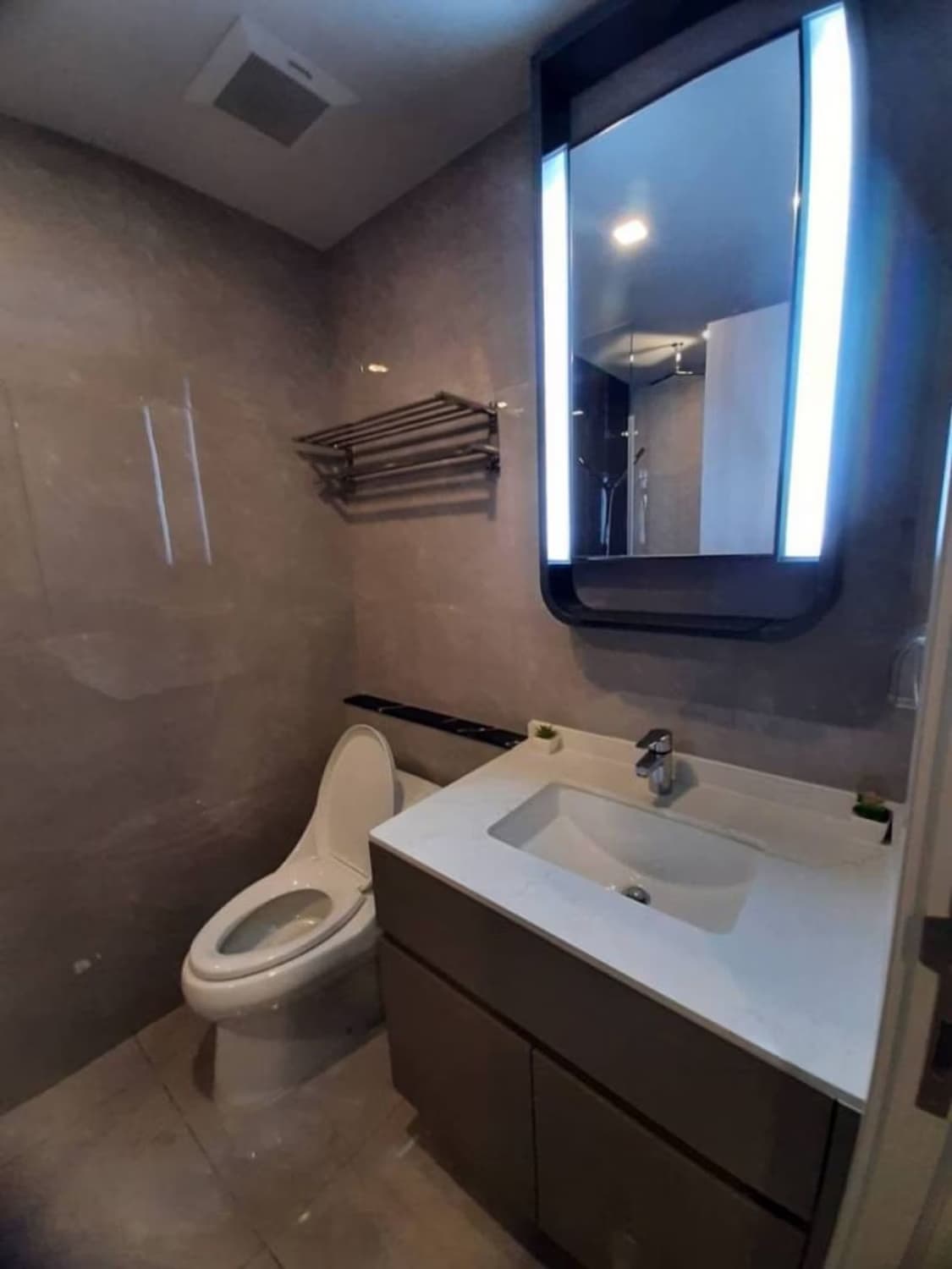 1 ห้องนอน คอนโด สำหรับ จำหน่าย ใน Huai Khwang - Image 6