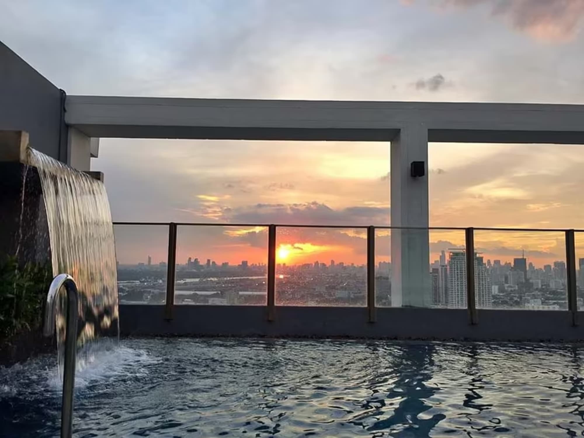 1 Bedroom Condo - Image 1