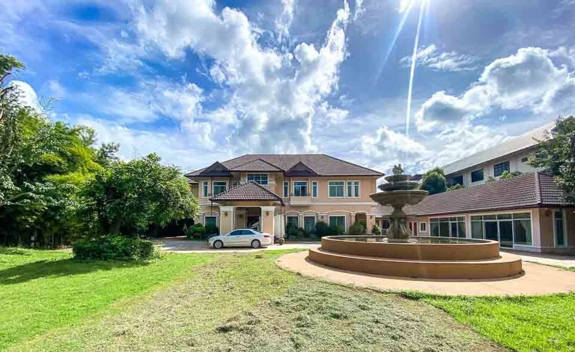8 Bedroom House - Image 1