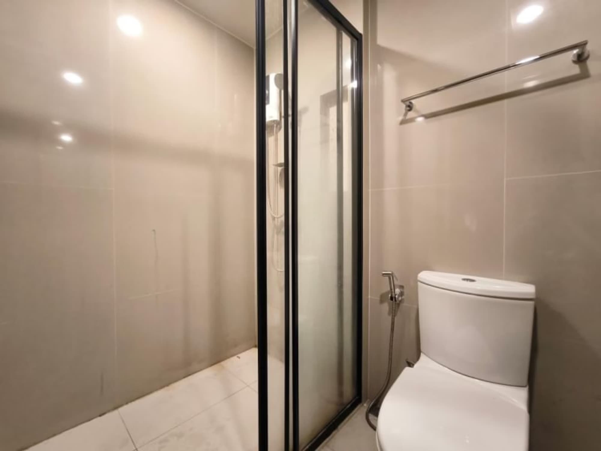1 Bed Condo for Rent in Huai Khwang - Image 5