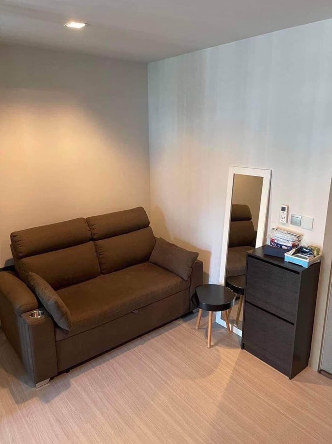 1 ห้องนอน Condo สำหรับ จำหน่าย ใกล้ Phra Ram 9 MRT - Image 1