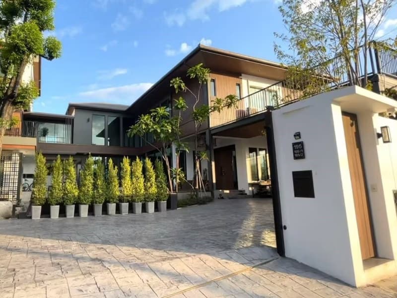 9 Bed House for Sale in Mueang Chiang Mai