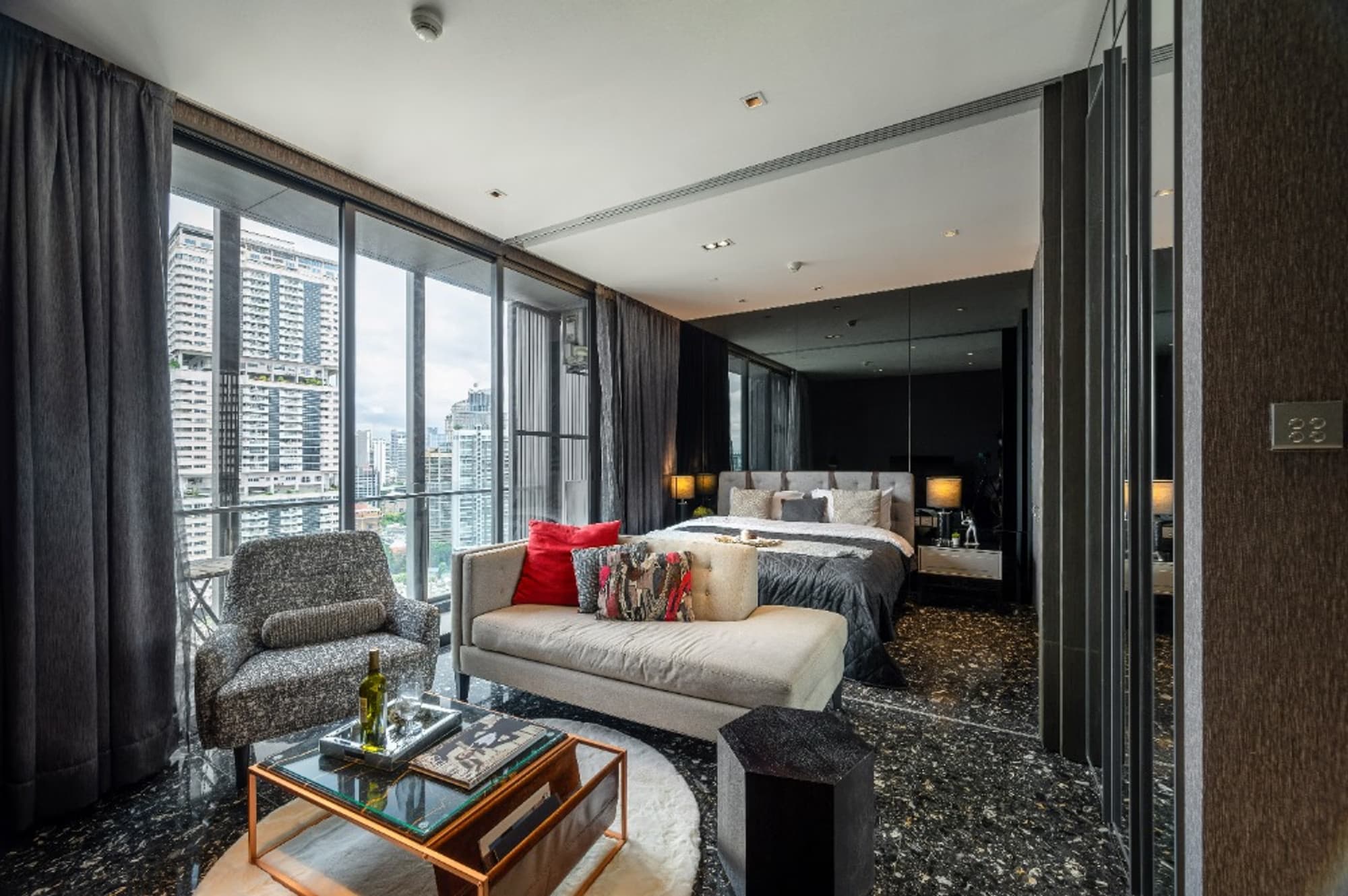 1 ห้องนอน Condo สำหรับ ขาย ใน คลองเตย - Image 2