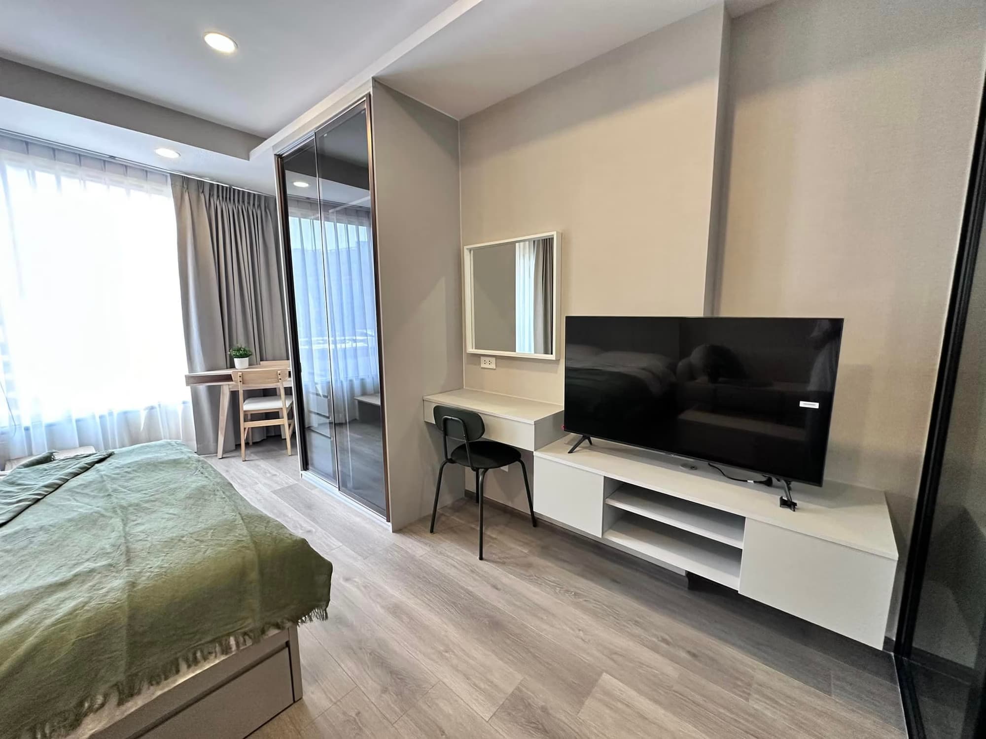 Studio Condo for Rent and Sale in Huai Khwang - Image 1