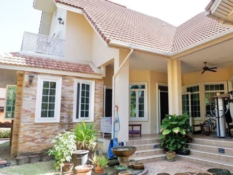 6 Bed House for Sale in Saraphi District