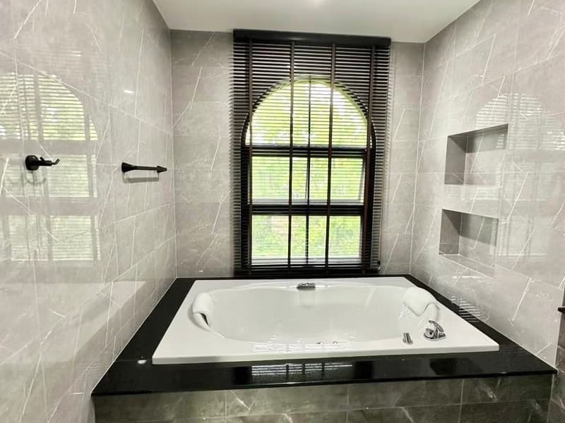 4 Bed House for Rent in Mae Rim District