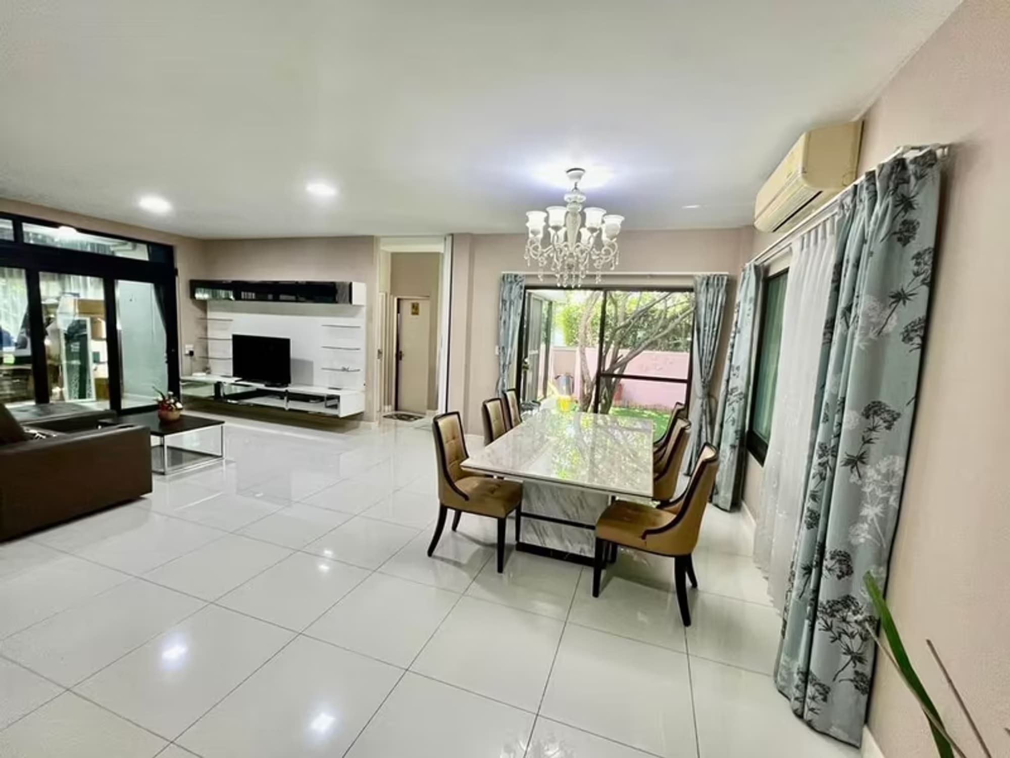 4 Bedroom Houses For Rent At Manthana Rama IX - Image 5