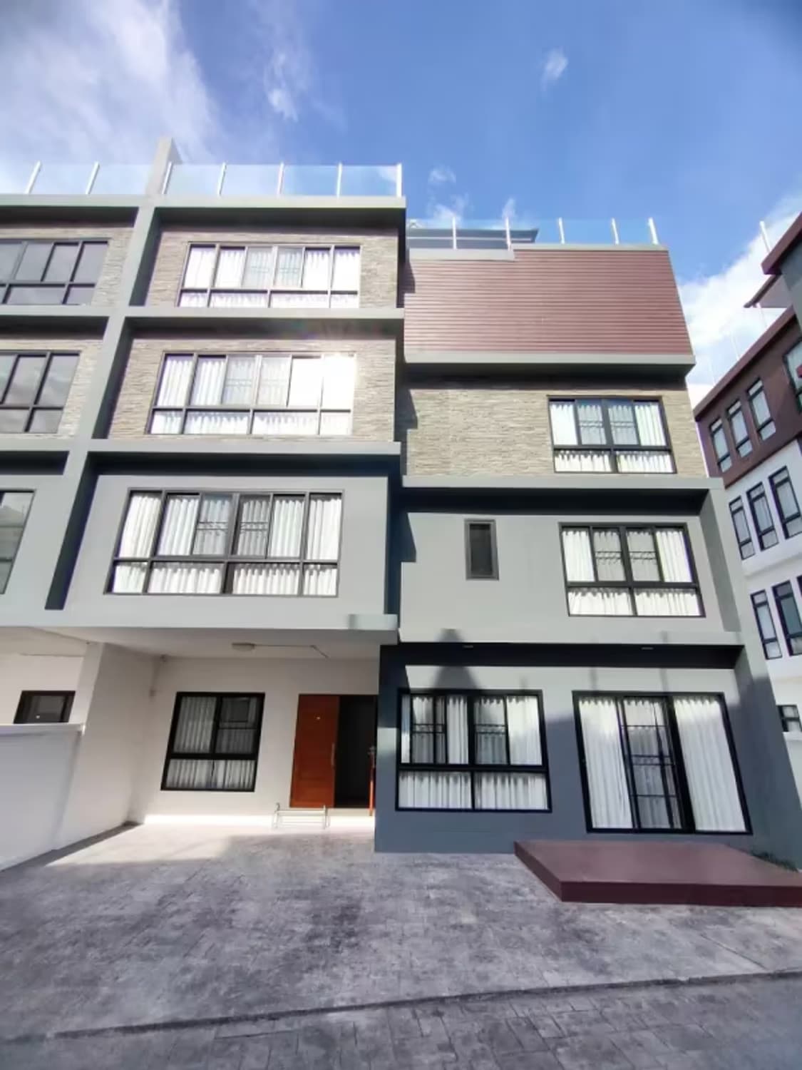 5 Bedroom House - Image 1