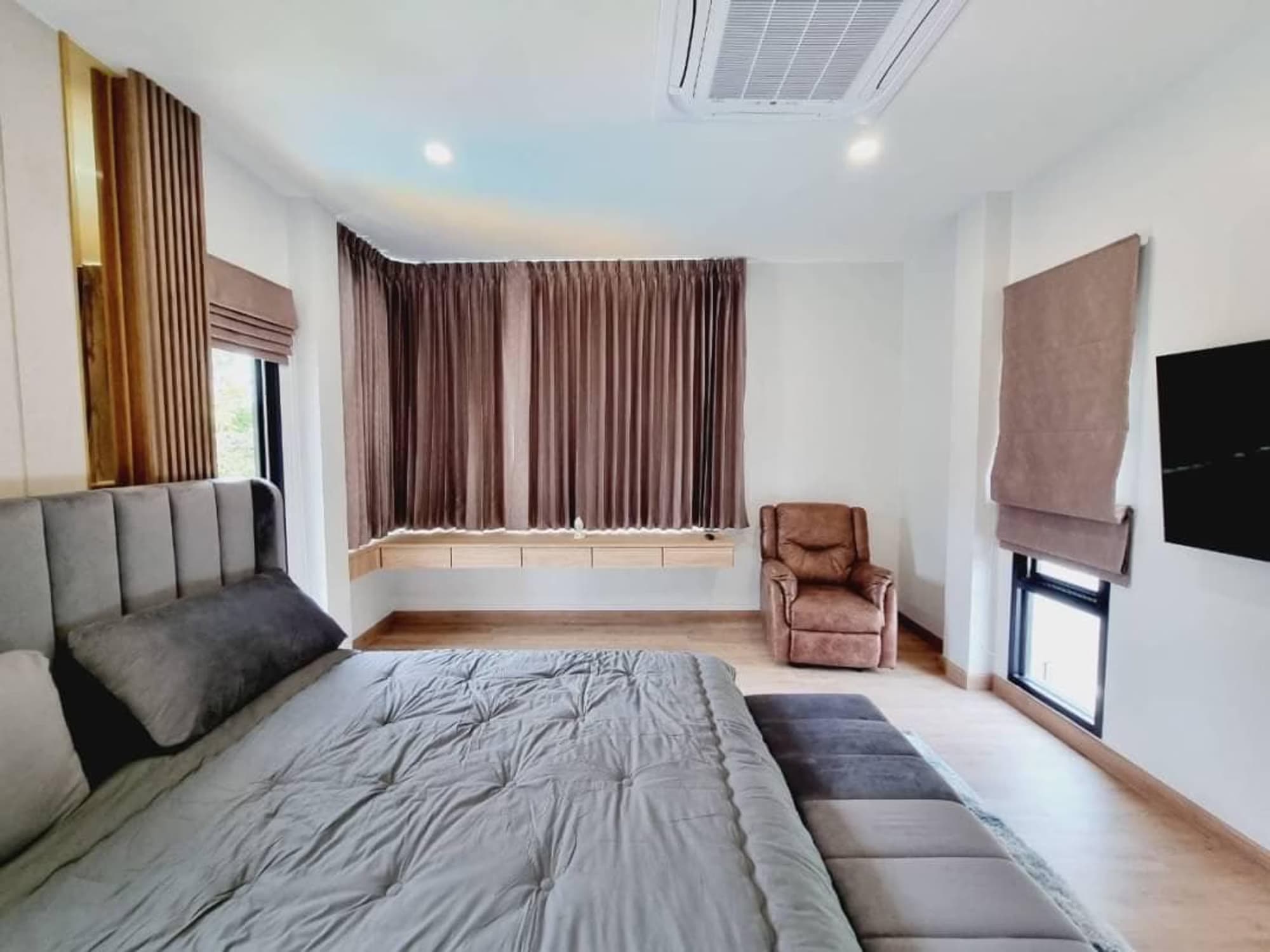 5 Bed House for Rent in San Sai - Image 12