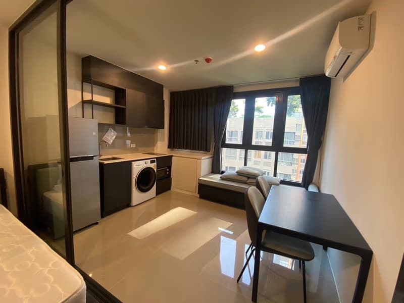 1 Bed Condo for Sale  Near Huai Khwang MRT