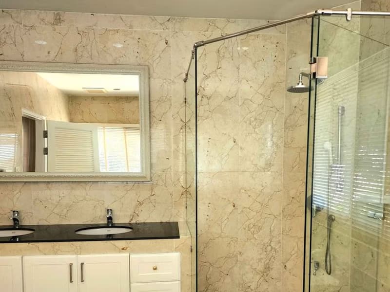6 Bed House for Rent and Sale in Saraphi