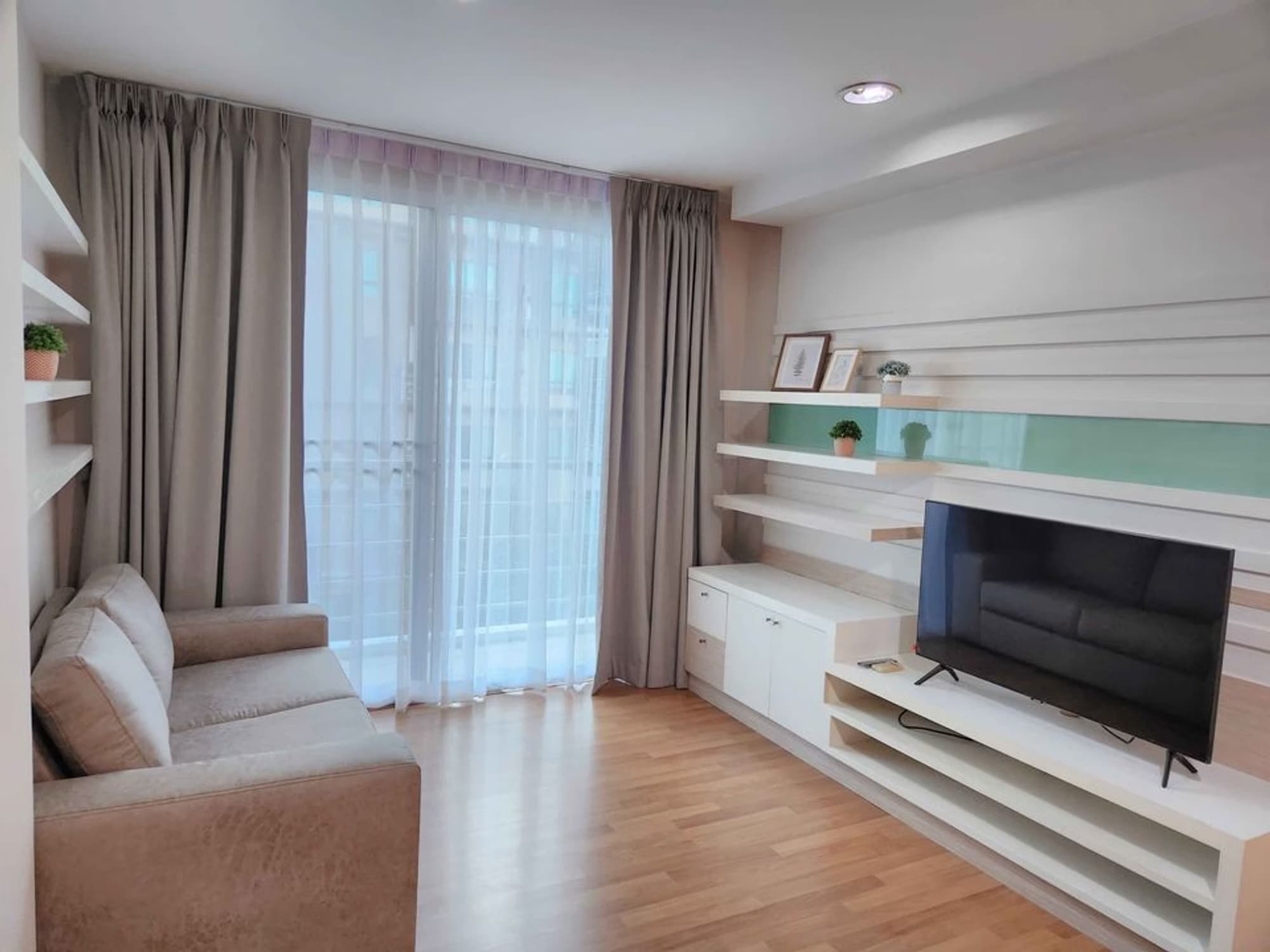 Condo for Rent at The Aree Condominium - Image 1