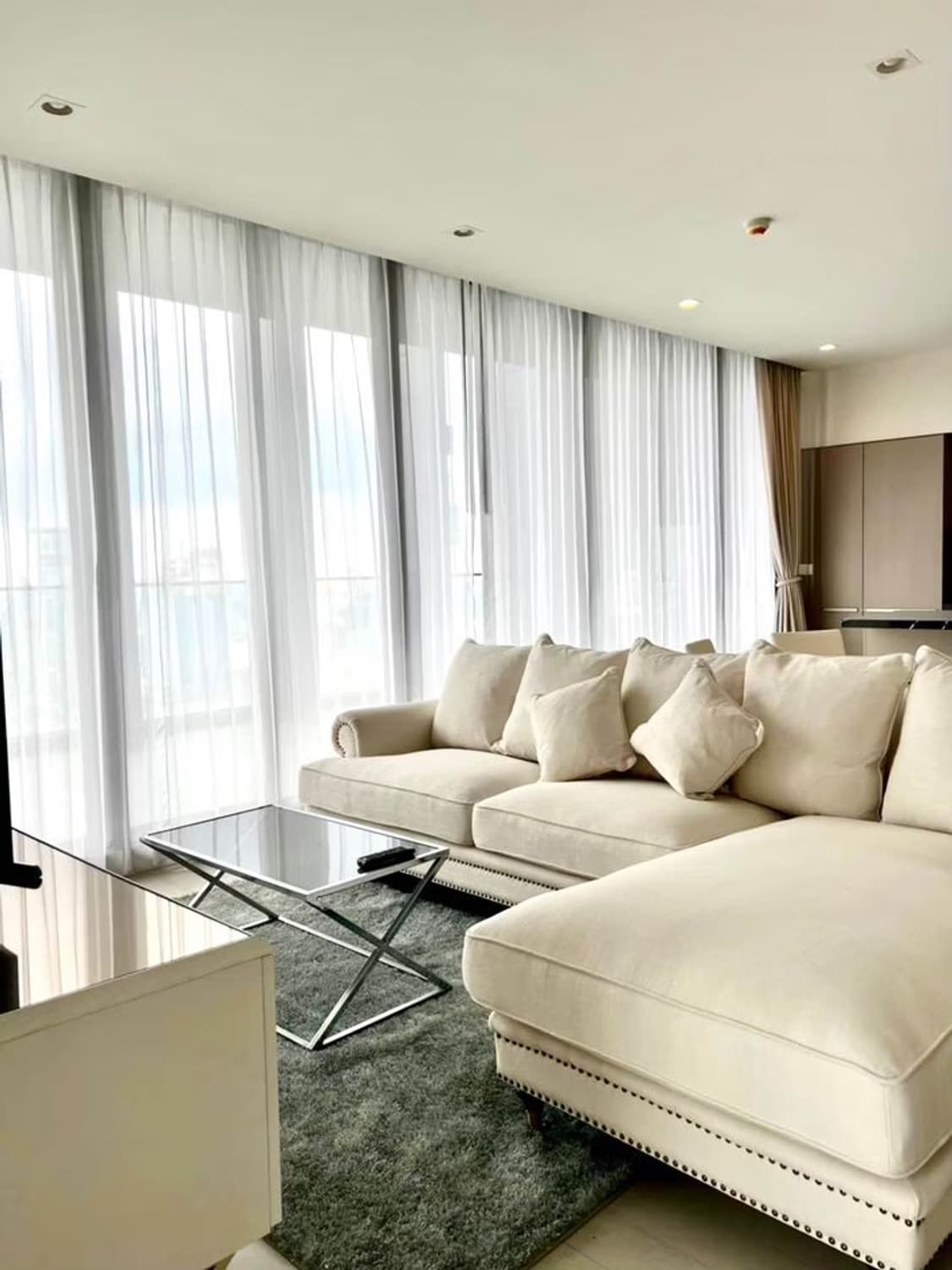 Condo for Rent at Noble Ploenchit - Image 1