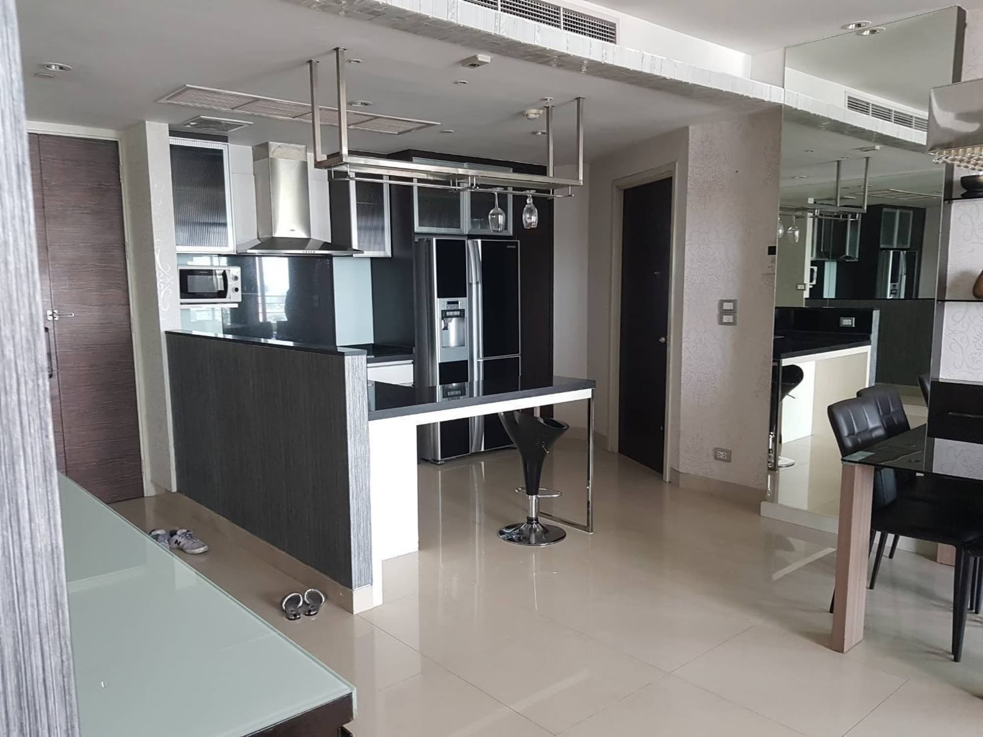 2 Bed Condo for Rent in Khlong San - Image 2