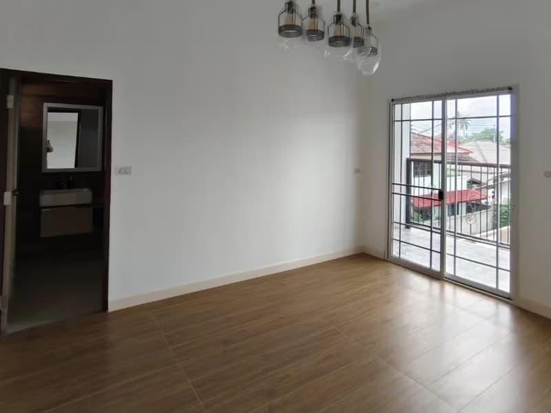 4 Bed House for Sale in Saraphi