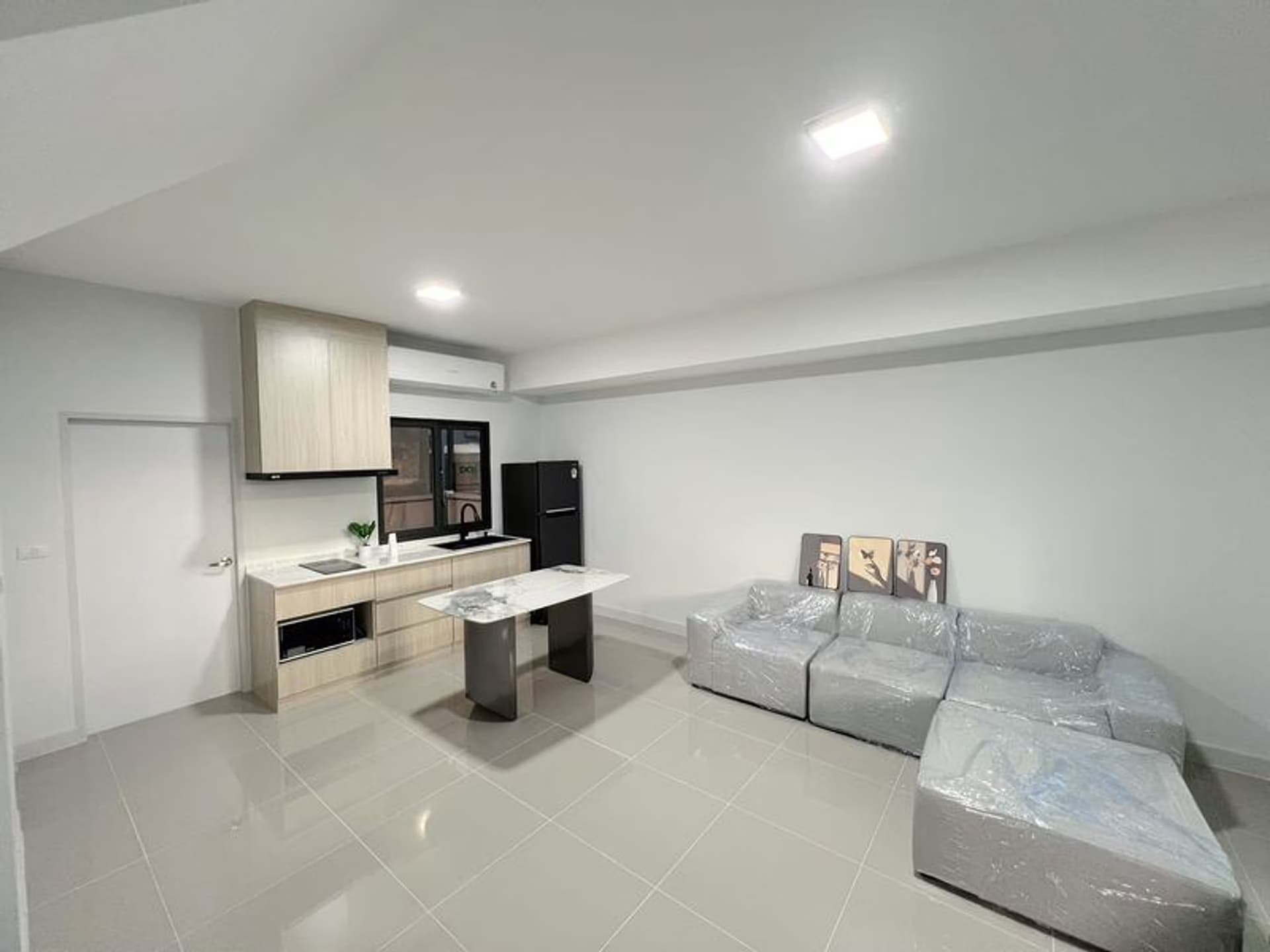 3 Bed Townhouse for Rent in Bang Phli - Image 2