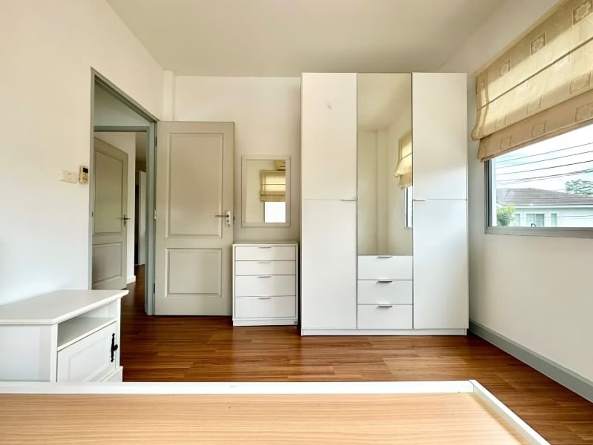  - Image 11