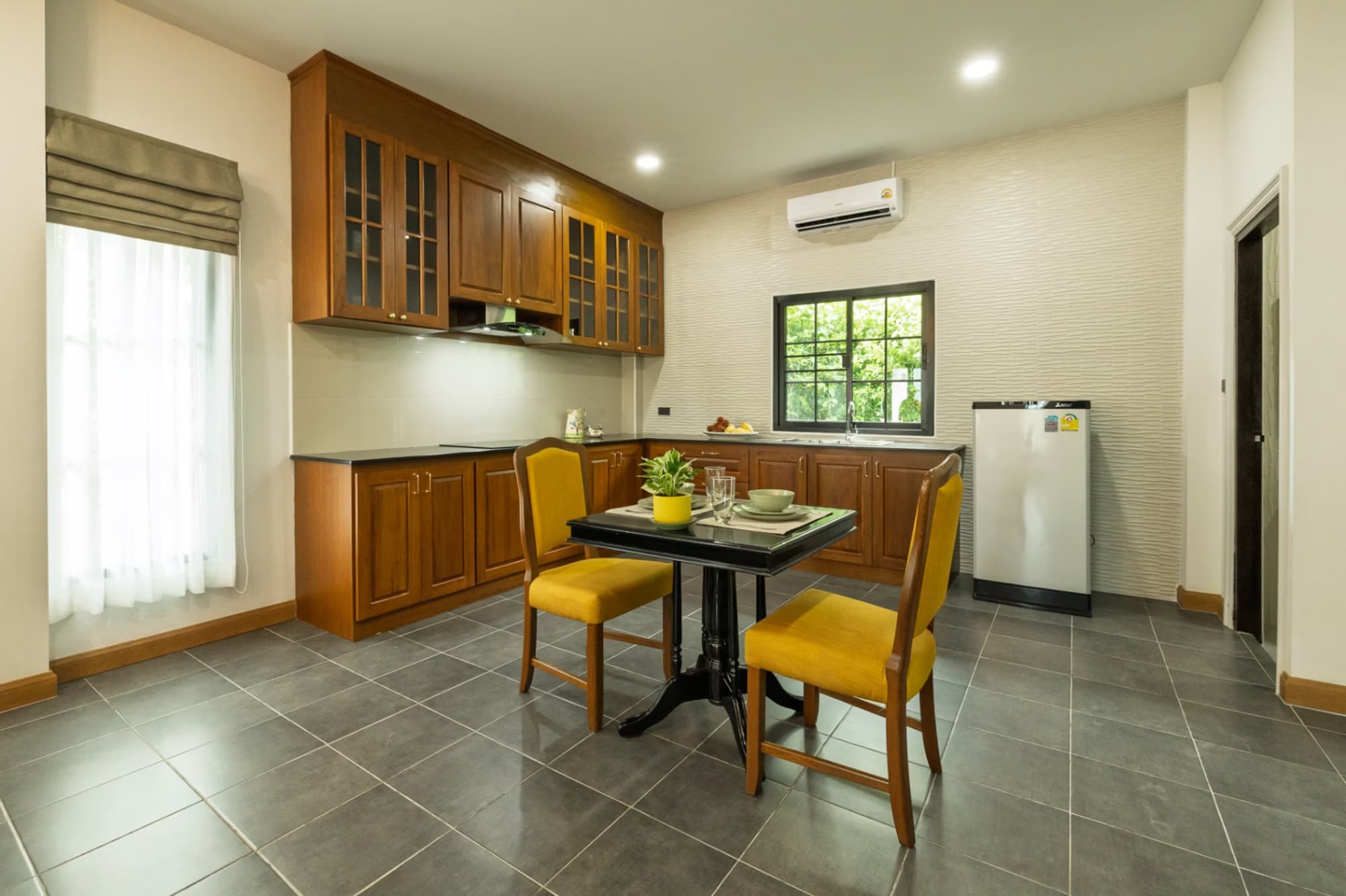 5 Bed House for Sale in Saraphi District - Image 5