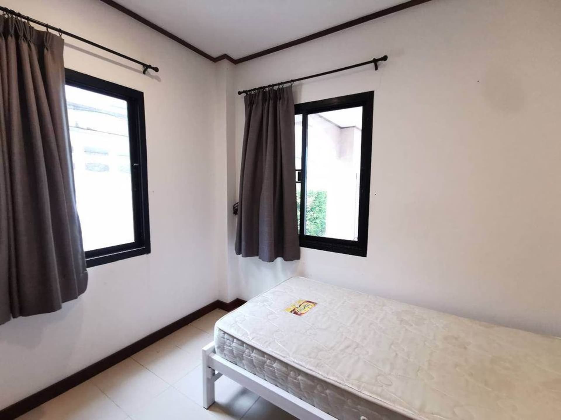 4 Bedroom House - Image 30