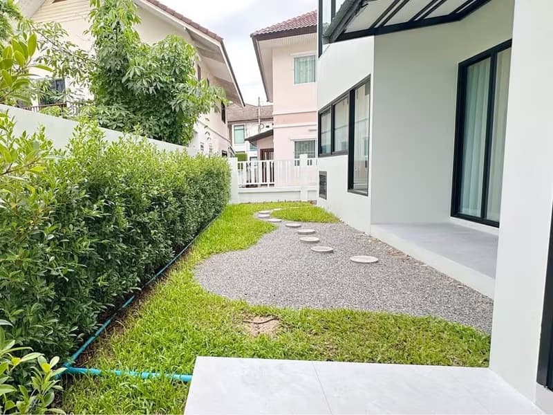 5 Bed House for Rent in Mueang Chiang Mai District