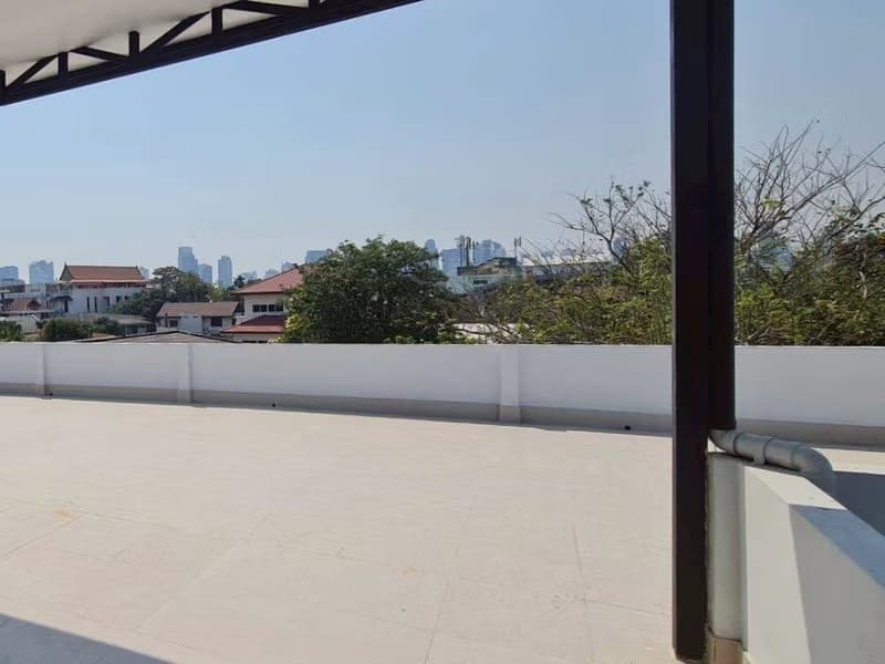 4 Bed House for Rent in Watthana