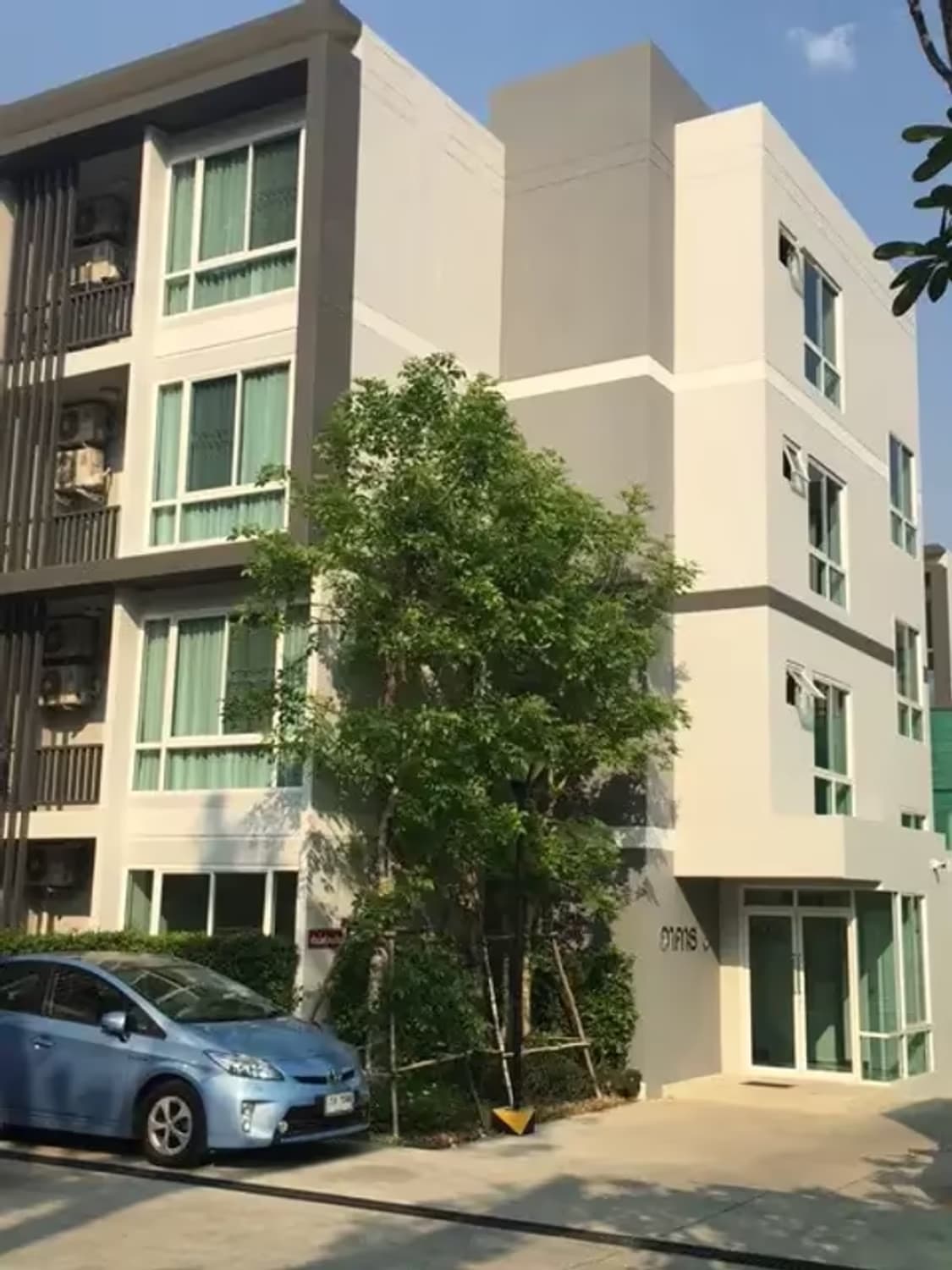 1 Bedroom Condo - Image 1
