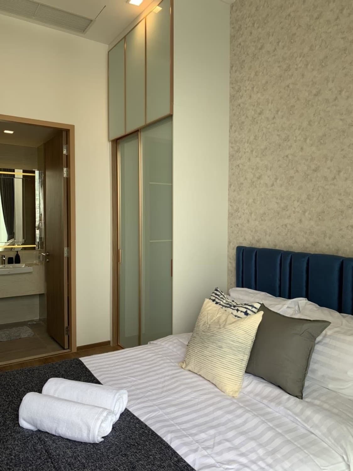 2 Bed Condo for Rent in Watthana - Image 5