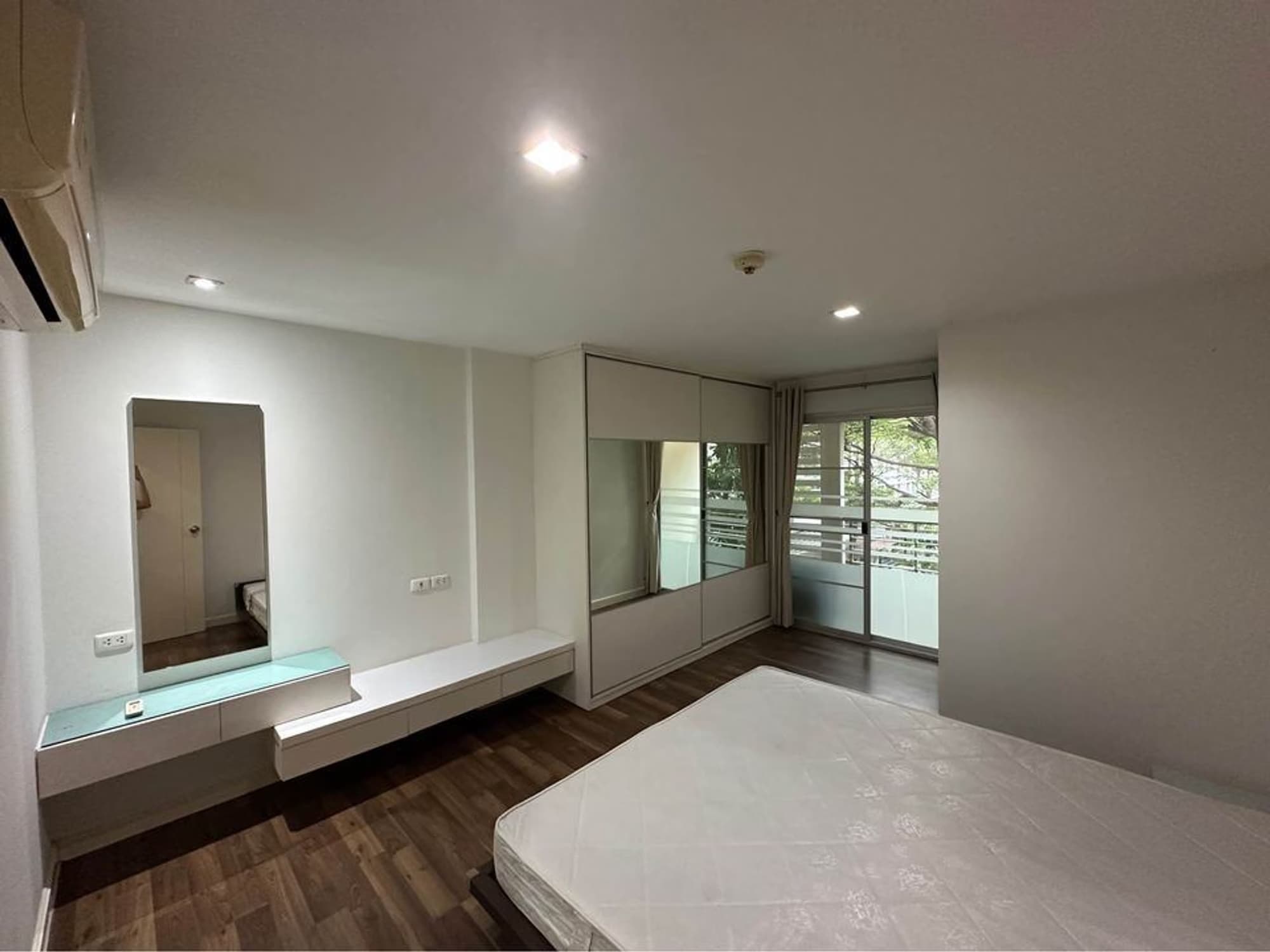 2 Bed Condo for Rent in Phra Khanong - Image 4