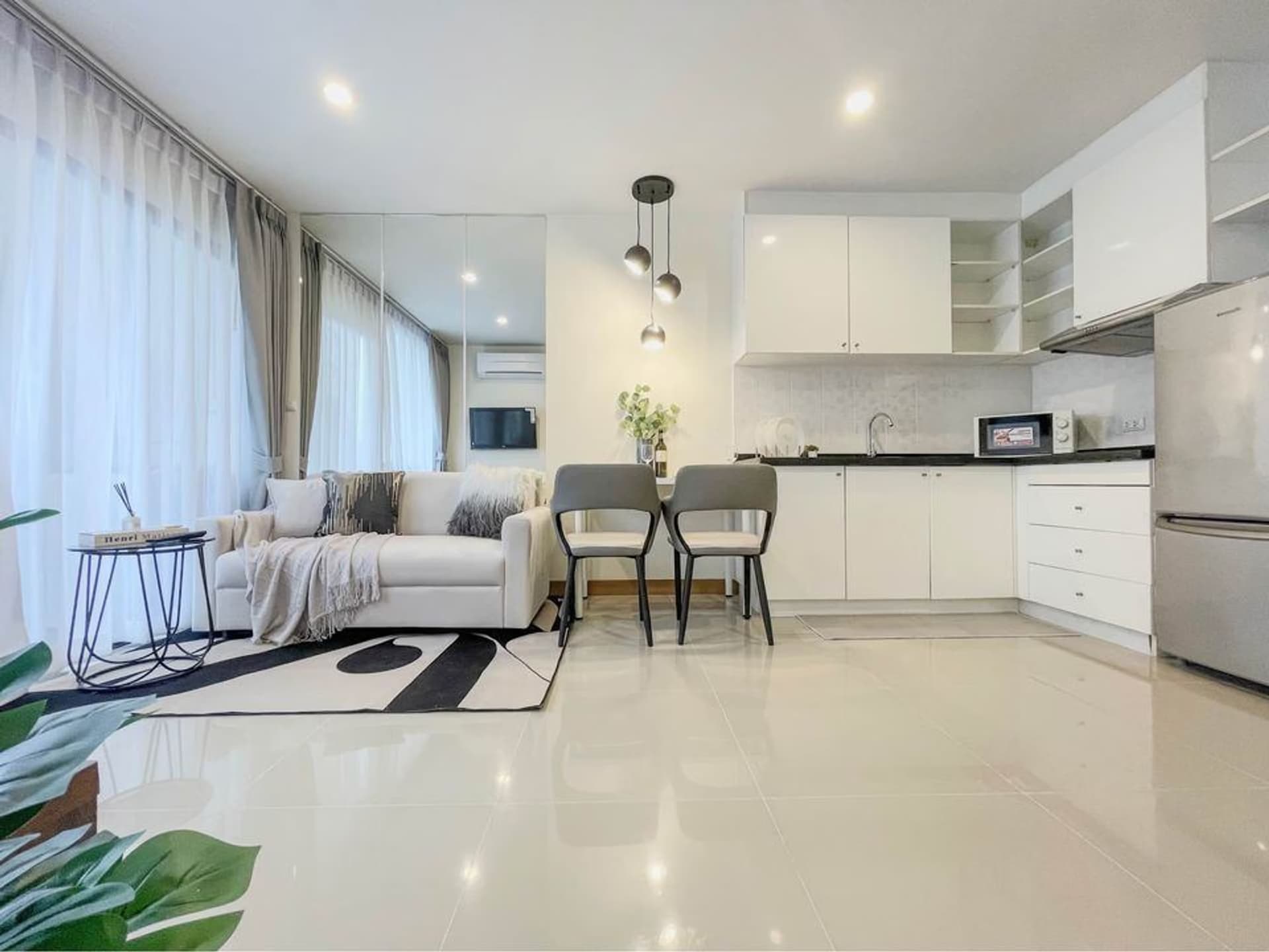 1 Bed Condo for Sale in undefined - Image 2