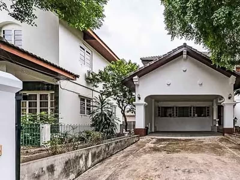 5 Bedroom House for Rent in Phra Khanong