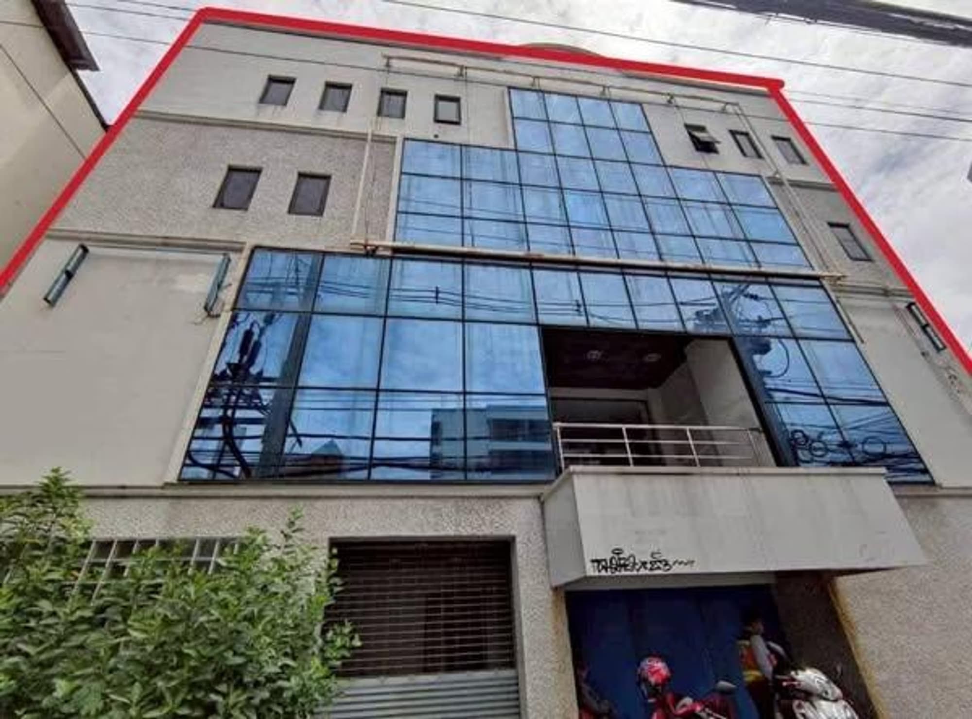 3 Bed Commercial for Rent in Khlong Toei - Image 1