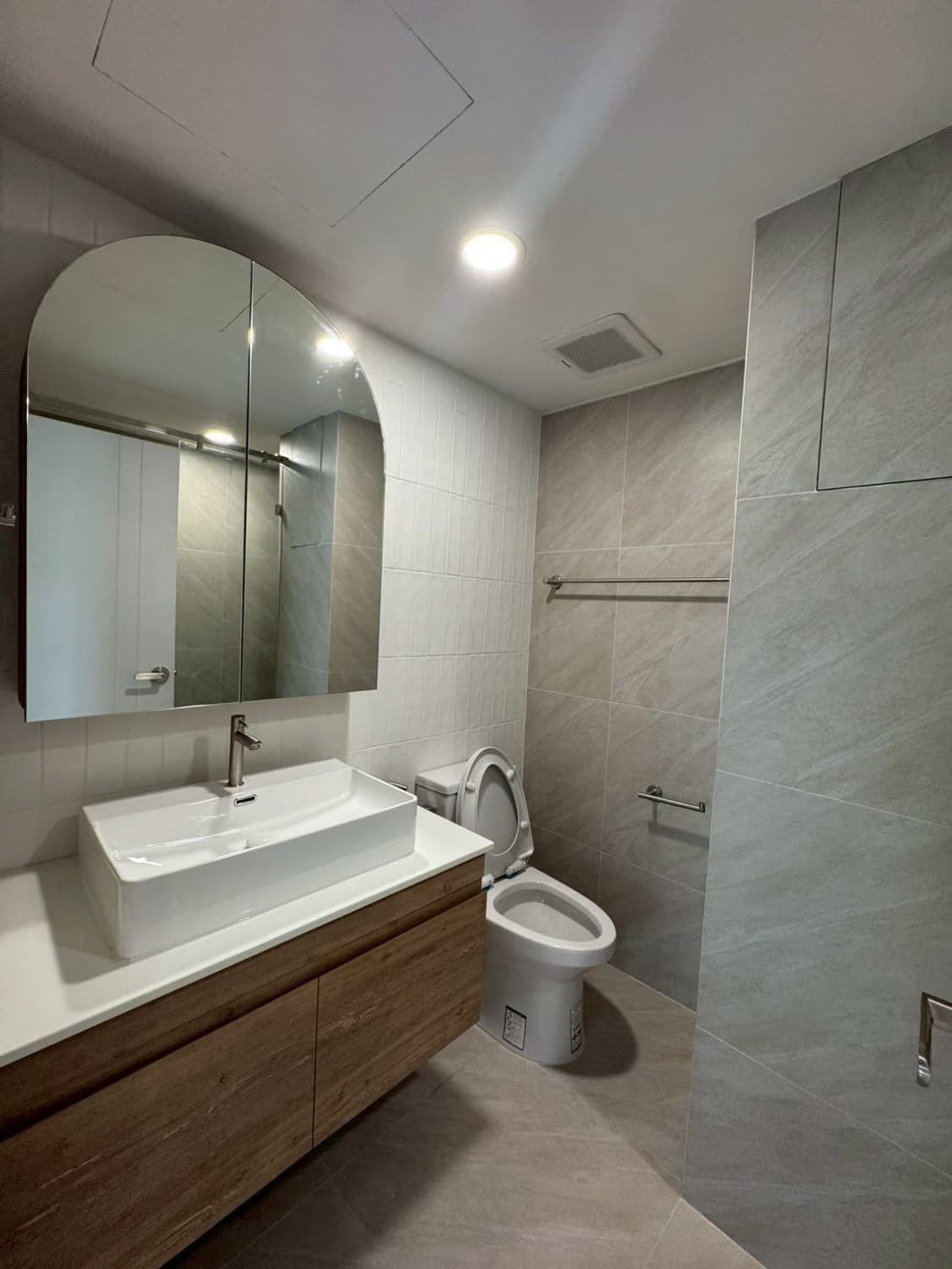 1 Bed Condo for Rent and Sale in Huai Khwang - Image 20