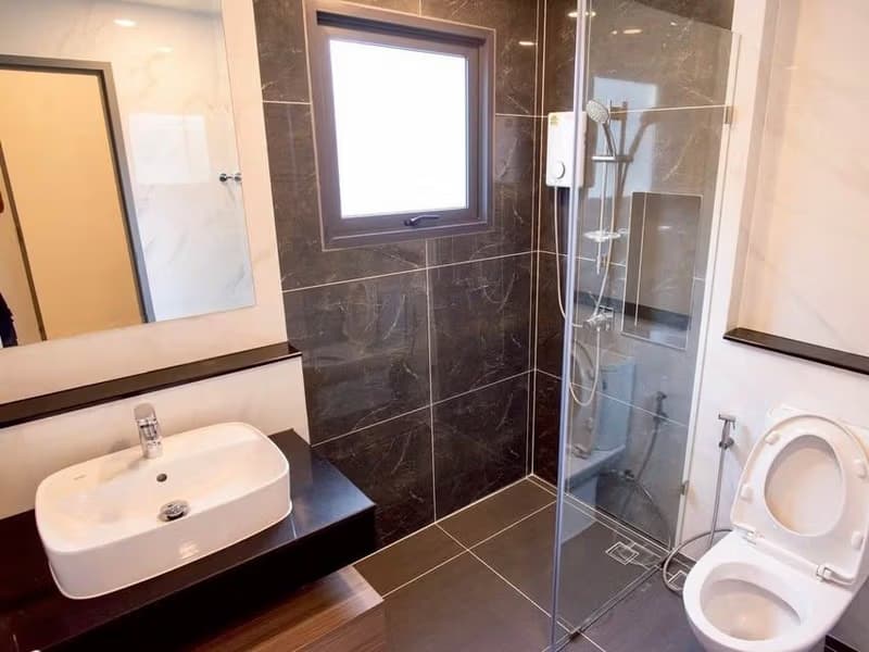 5 Bed House for Rent in Bang Phli