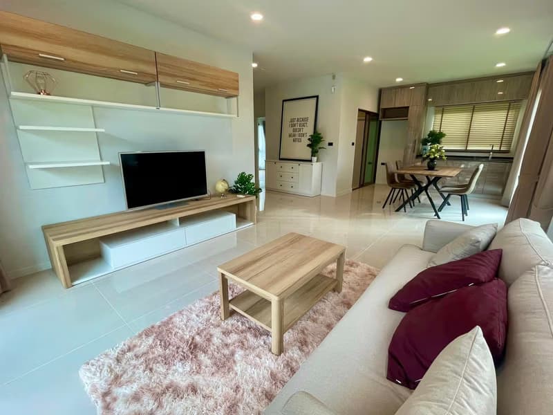4 Bed House for Rent in Bang Kapi