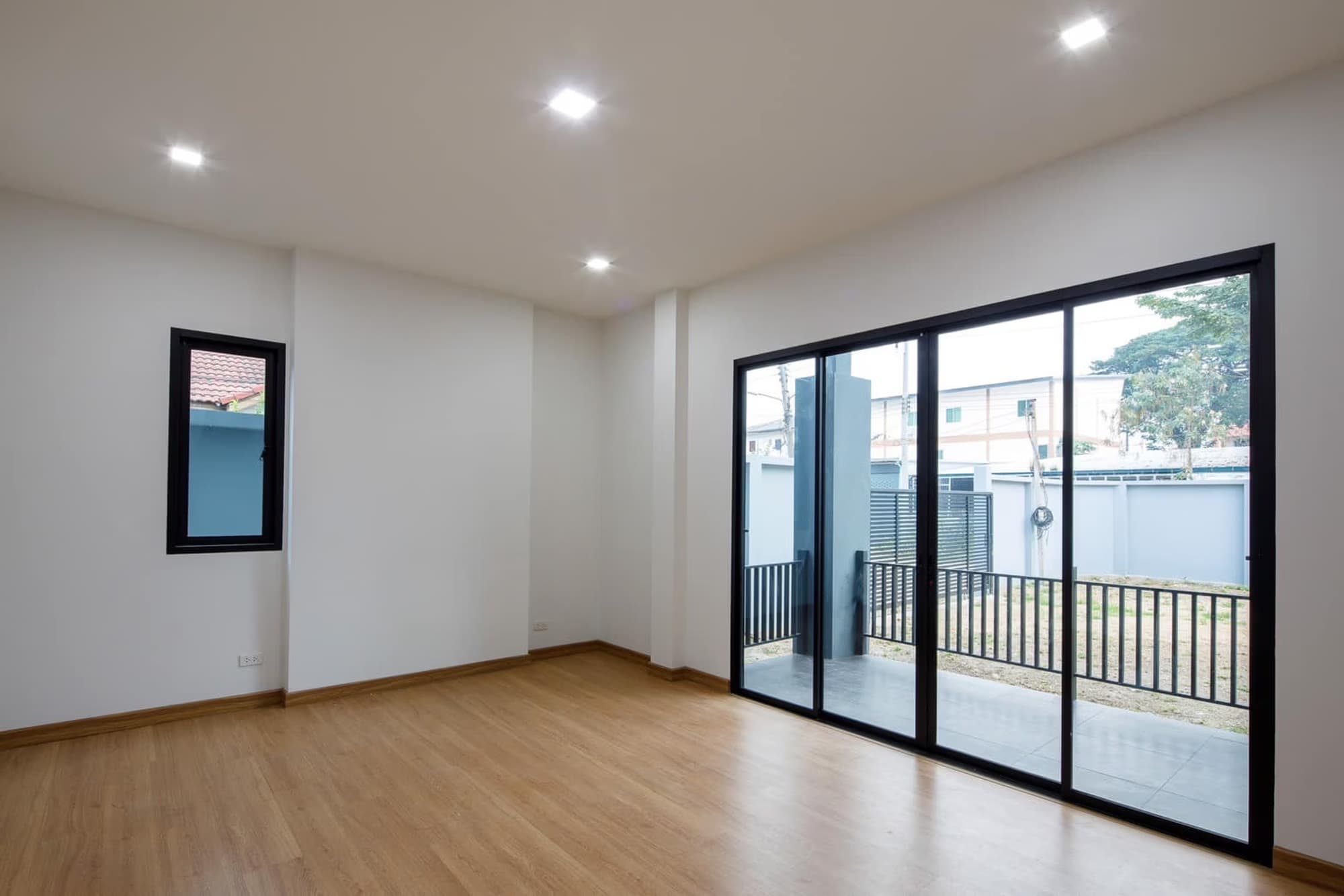 3 Bed House for Rent and Sale in San Kamphaeng - Image 2