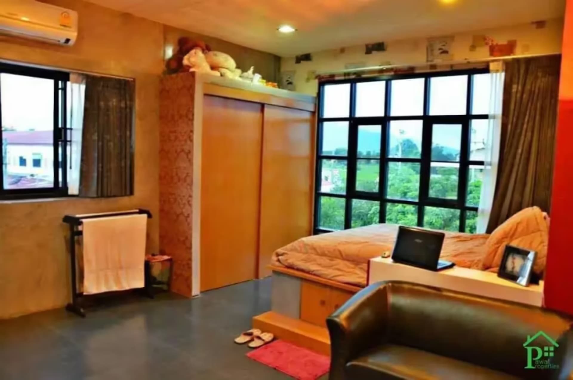 9 Bedroom House - Image 10