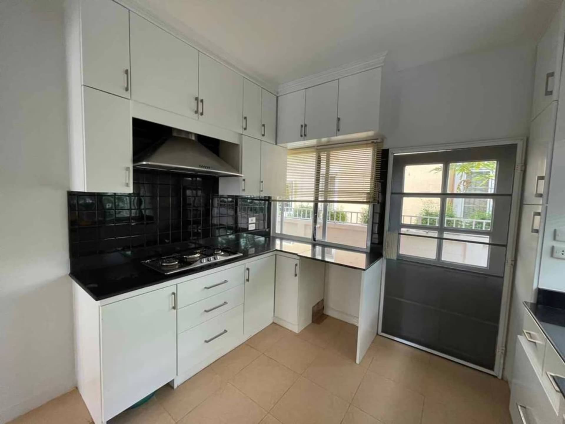 3 Bed House for Rent in Hang Dong - Image 8