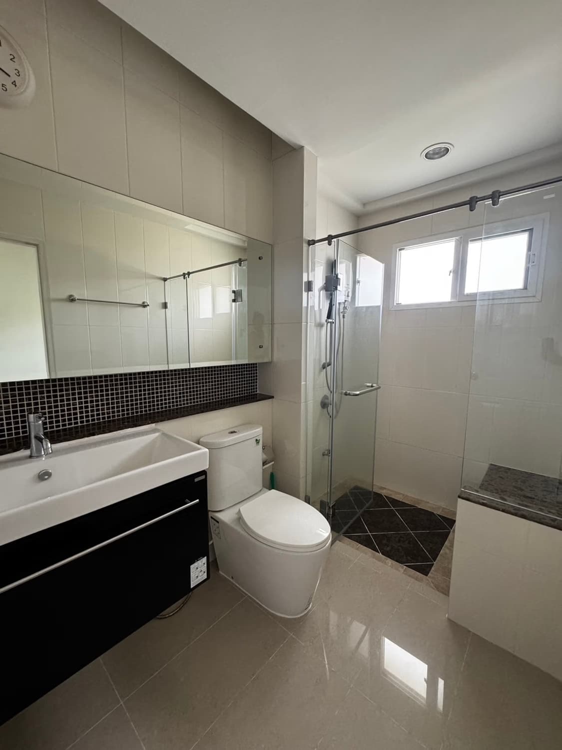 3 Bed House for Rent in Mueang Samut Prakan - Image 6