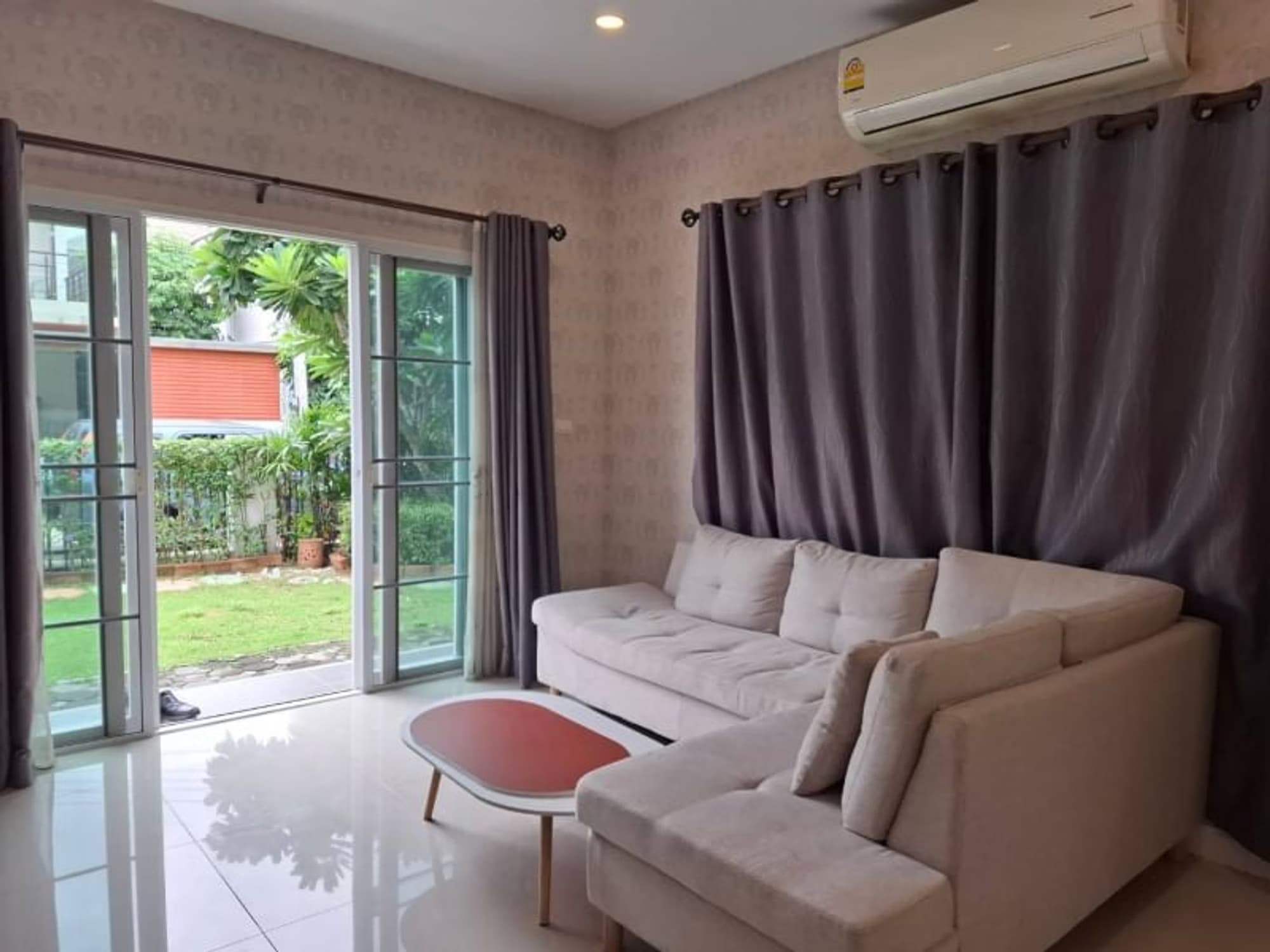 4 Bed House for Rent in Saraphi - Image 2