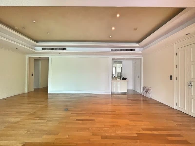 4 Bed Condo for Sale in Watthana
