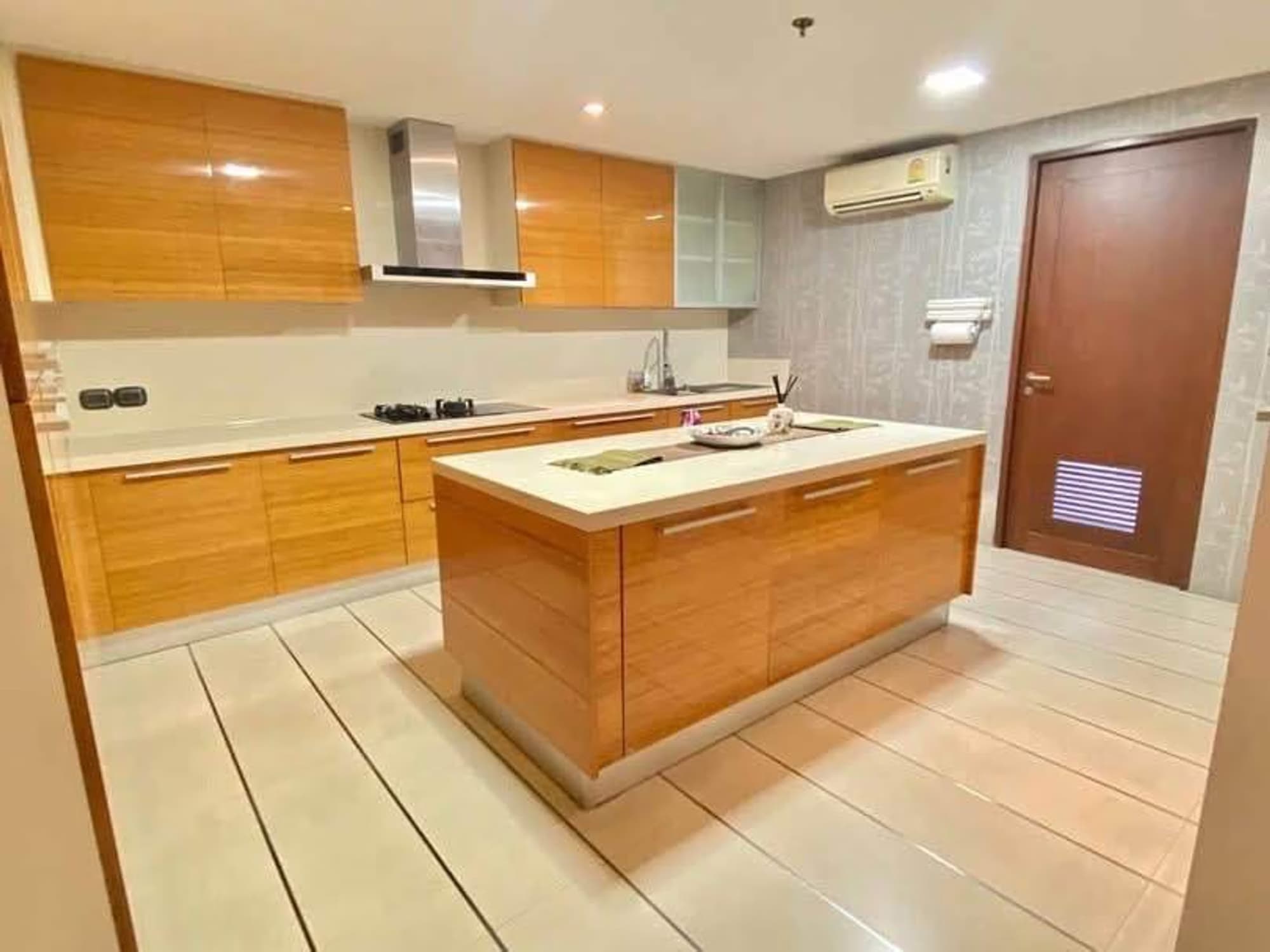 3 Bed Condo for Rent and Sale in Watthana - Image 3 3 Bed Condo for Rent and Sale in Watthana - Image 3