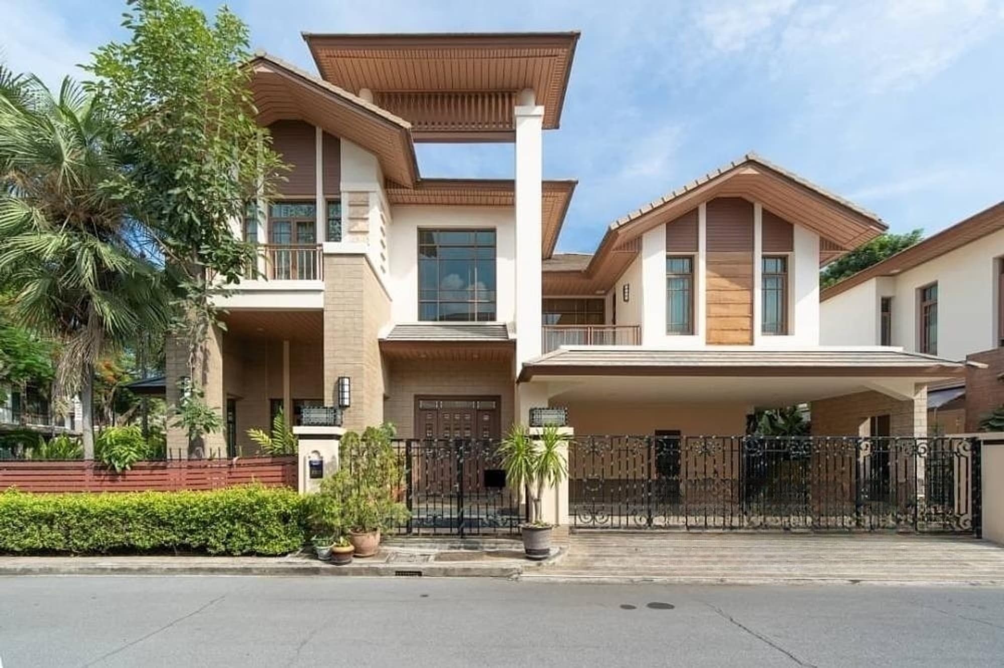 4 ห้องนอน บ้าน สำหรับ ขายและจำหน่าย ใน Watthana - Image 1