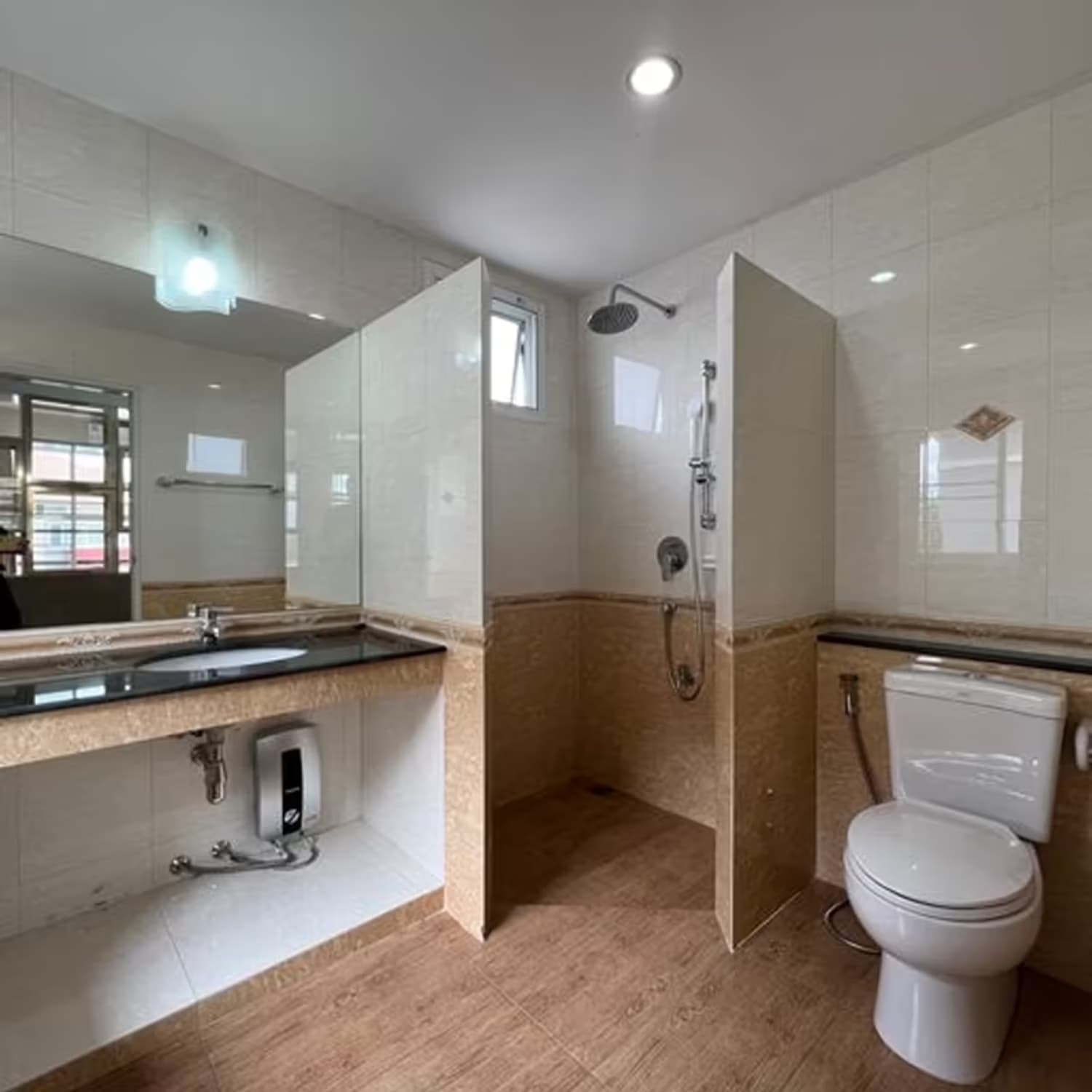 4 Bedroom House - Image 38