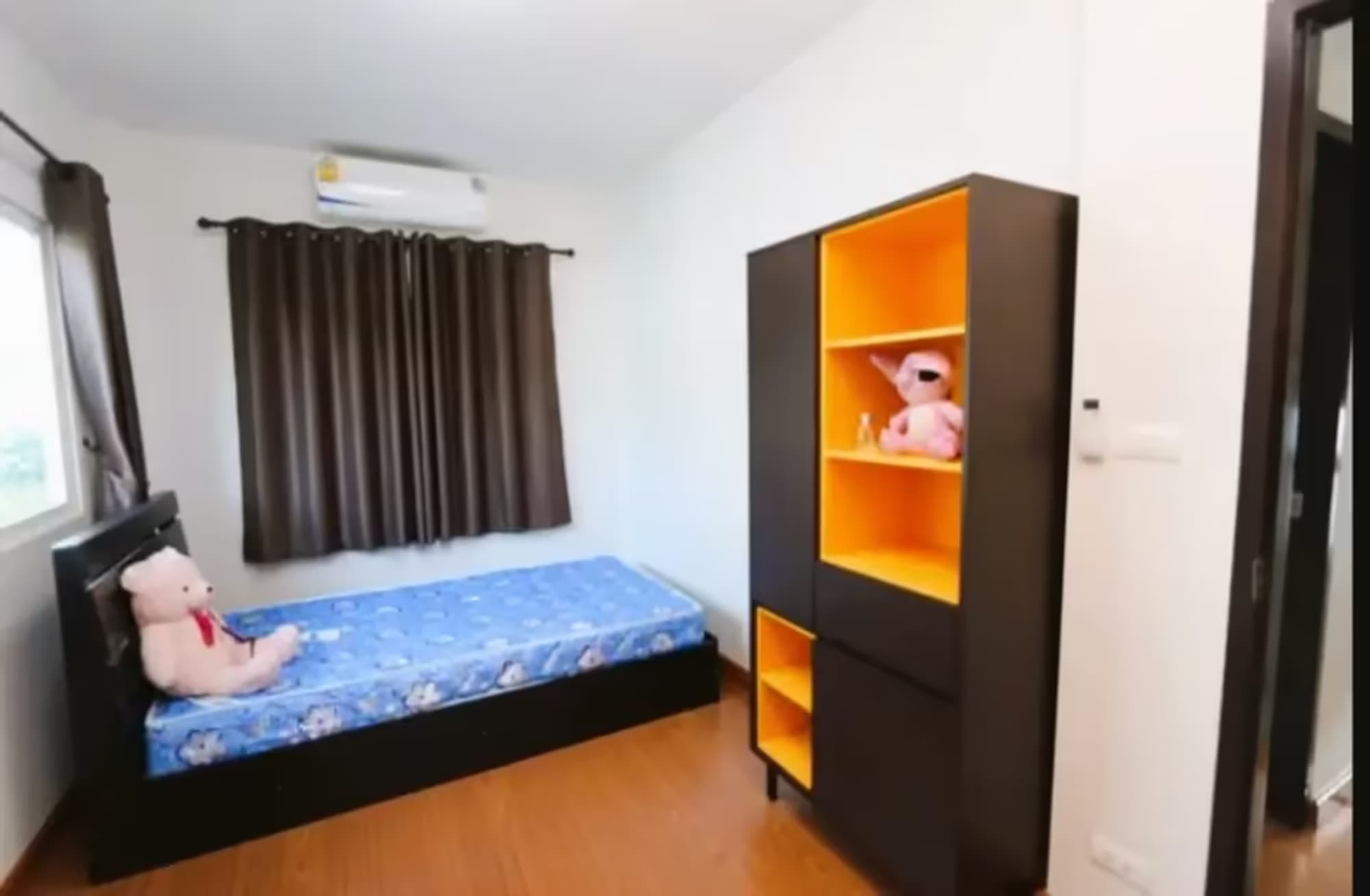 3 Bedroom House - Image 10