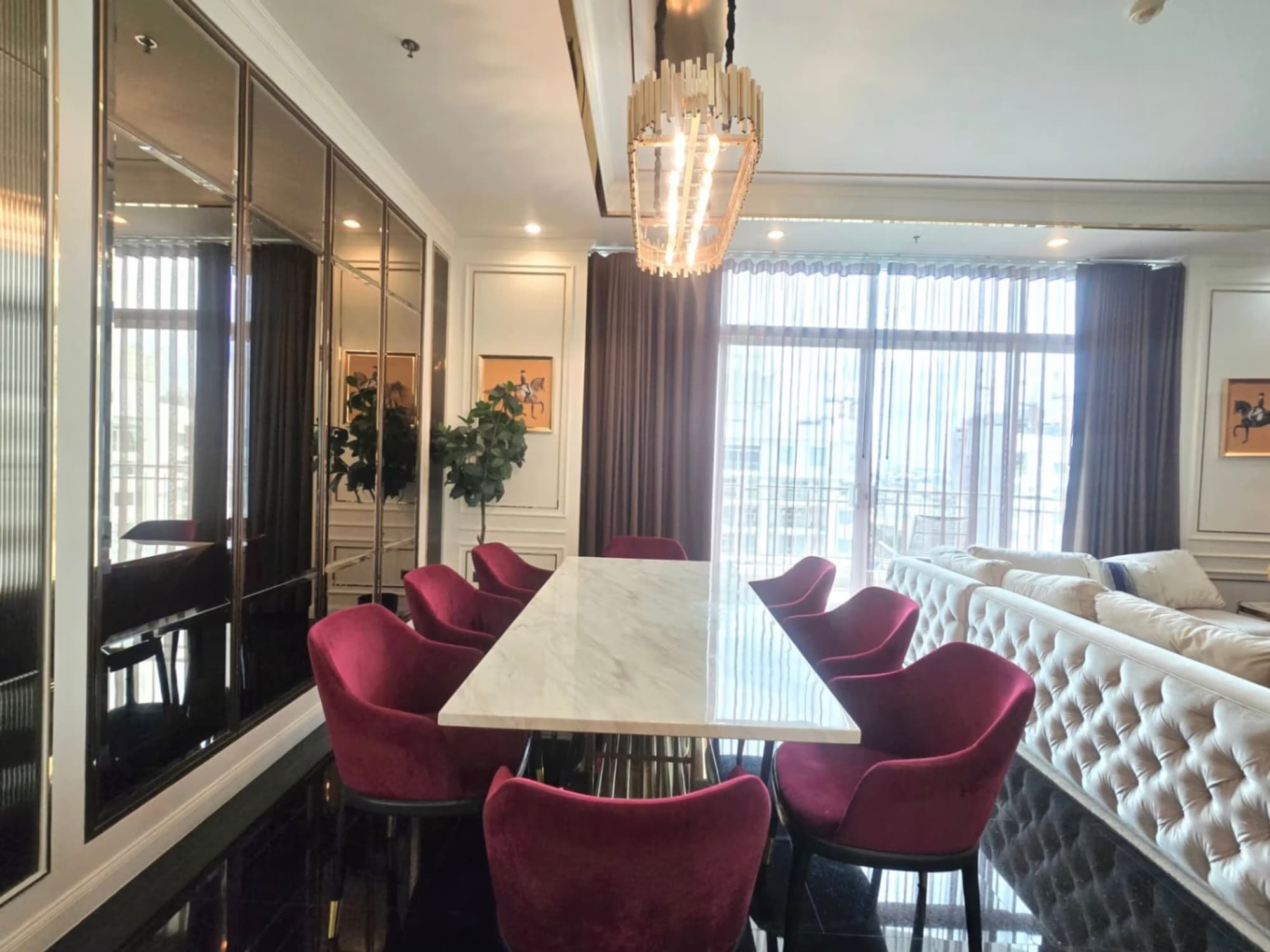 4 Bed Condo for Rent in Huai Khwang - Image 8