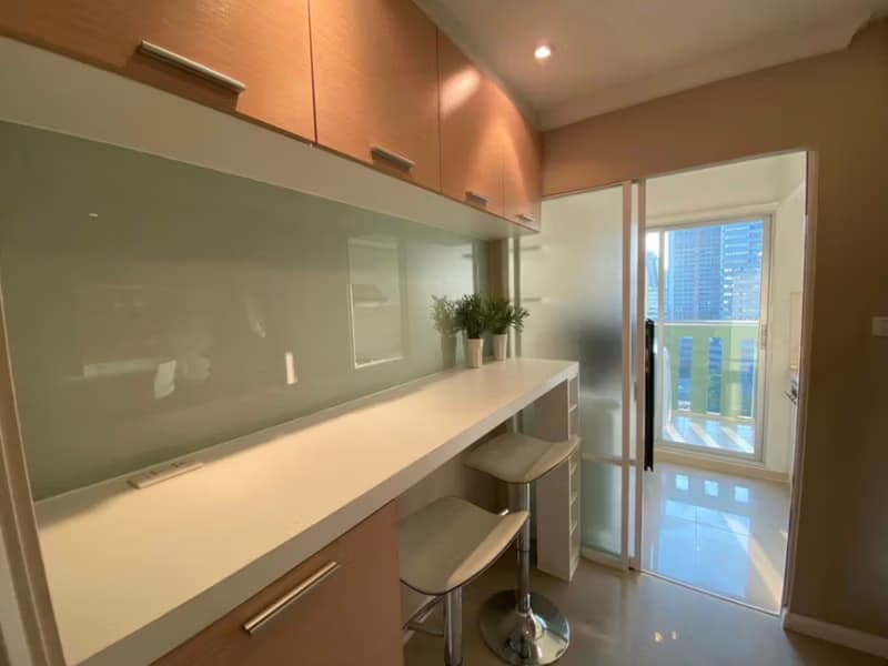 1 Bed Condo for Rent and Sale  Near Phra Ram 9 MRT