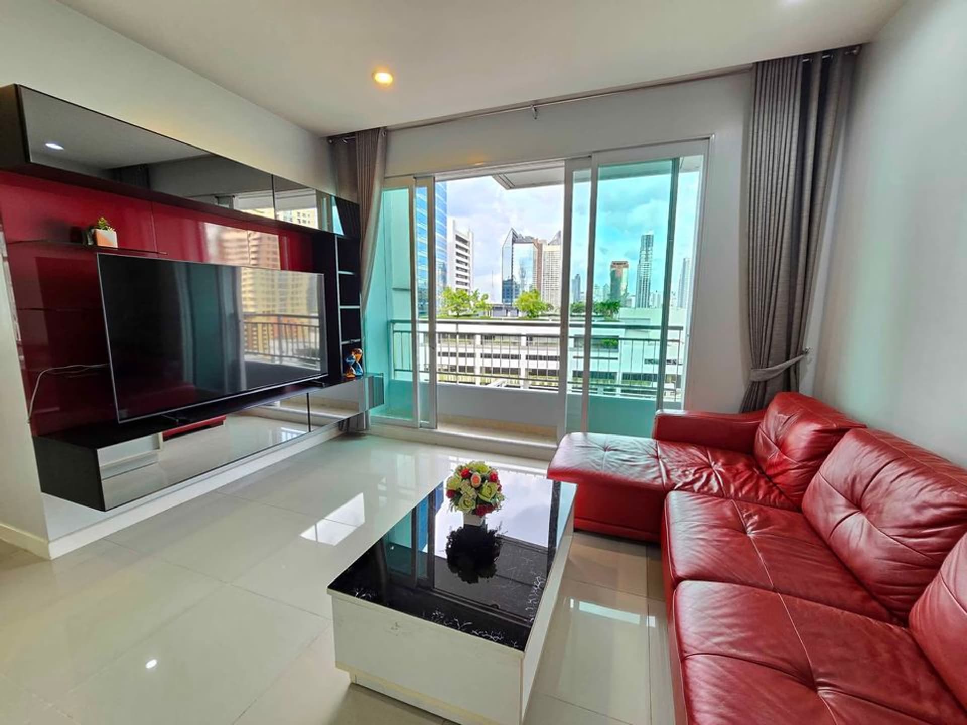 2 Bed Condo for Rent in Ratchathewi - Image 1