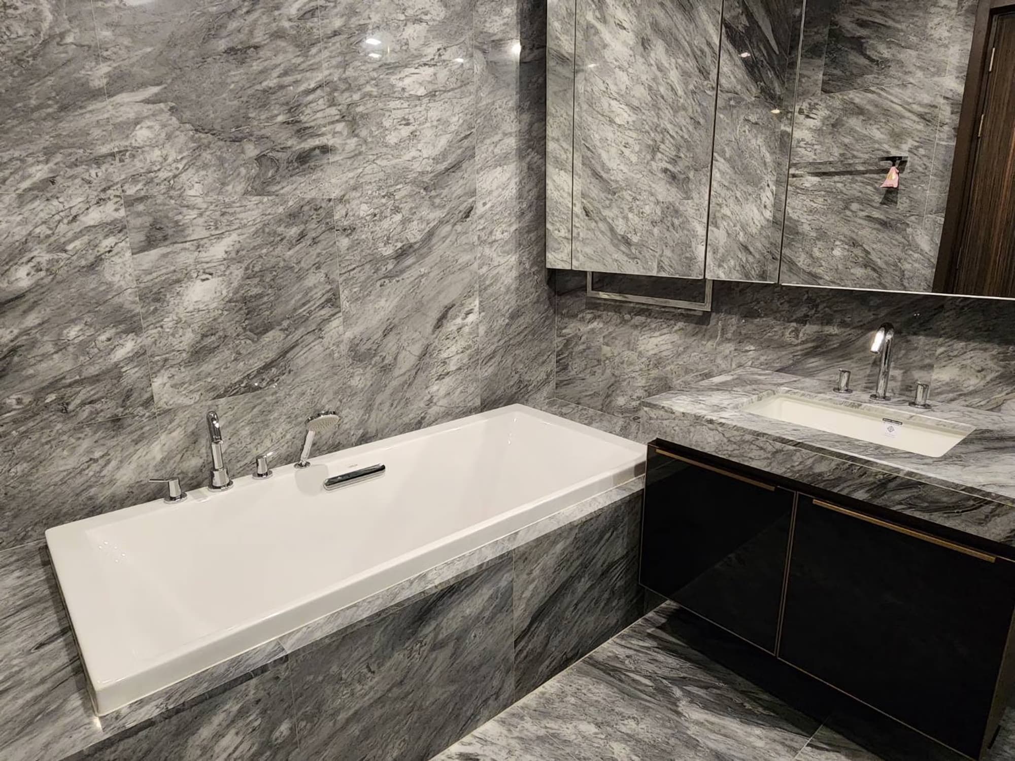 2 Bed Condo for Rent and Sale in Phaya Thai - Image 22