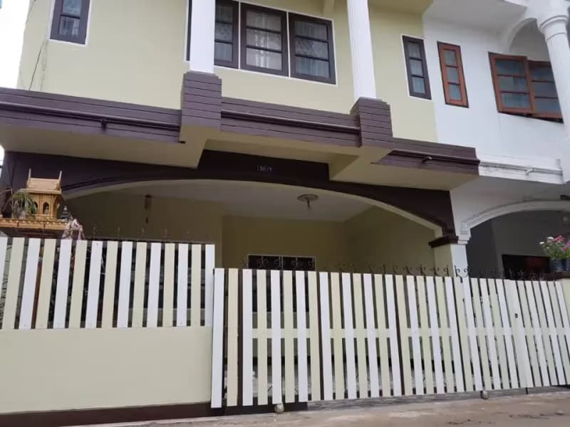 6 Bedroom House
