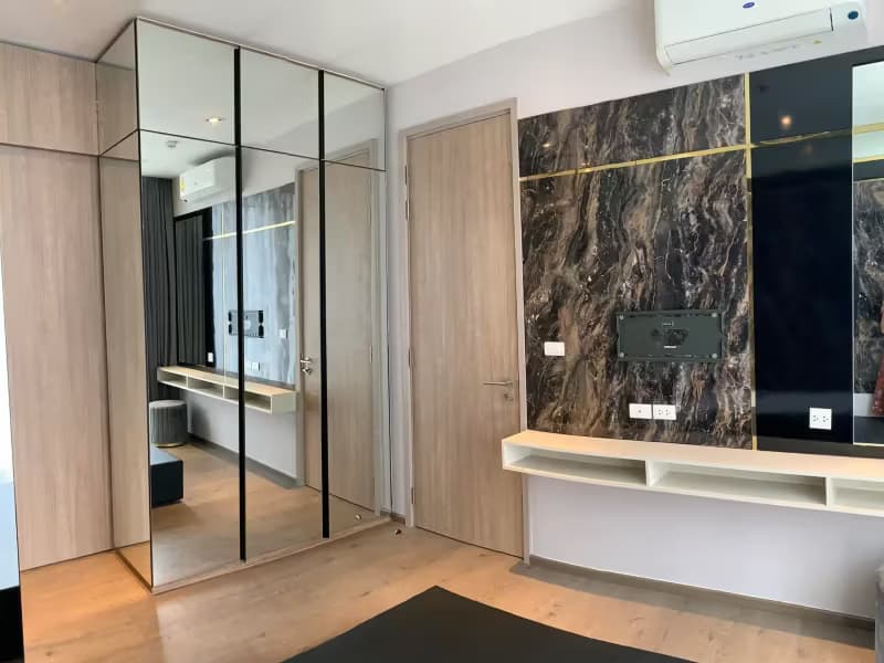 1 Bedroom Condo